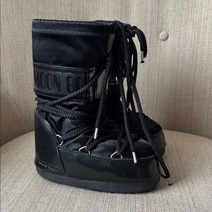Moon Boot Women's Sleek Black Winter Boots 10-12.5